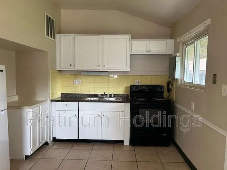 1055 Neville Ave — Photo 7