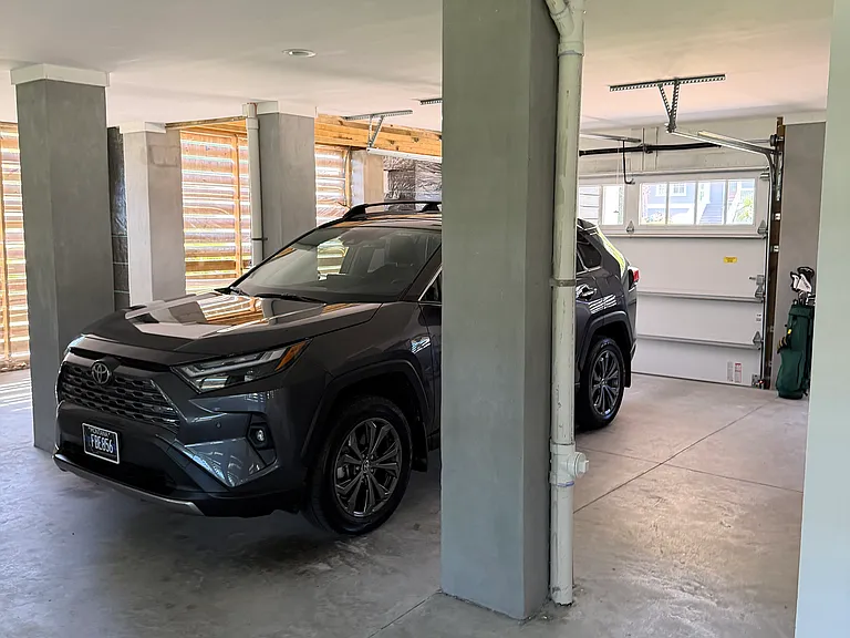 Huge garage - room for 4-5 cars