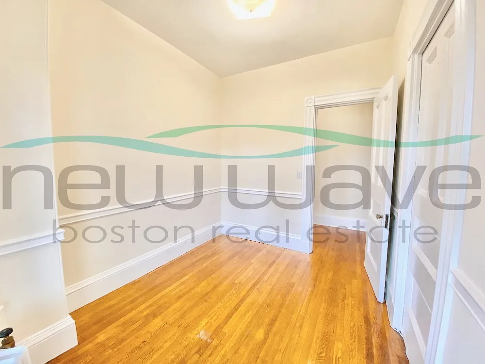 2 bed, 650 sqft, $3,600 — Photo 3