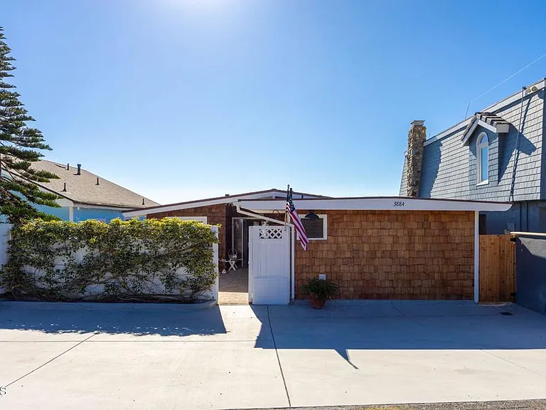 3884 Pacific Coast Hwy — Photo 3