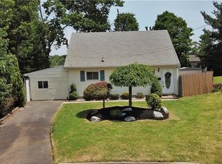 4 Beech Ct, Parlin, NJ 08859