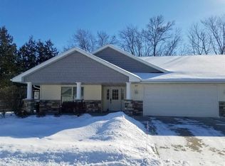 802 W Cook St #10, New London, WI 54961