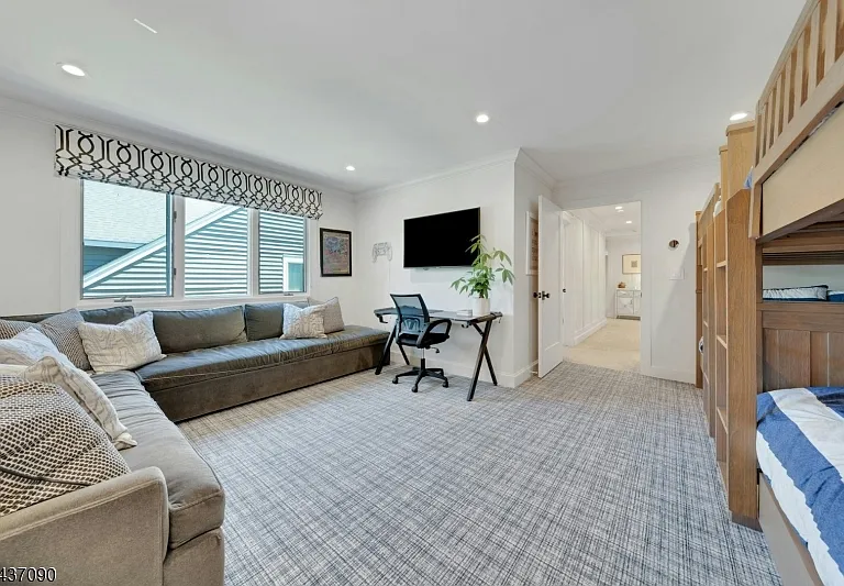 224 Barnstable Dr — Photo 35