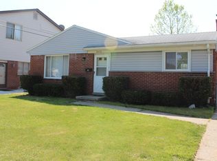 9476 Chamberlain St, Romulus, MI 48174