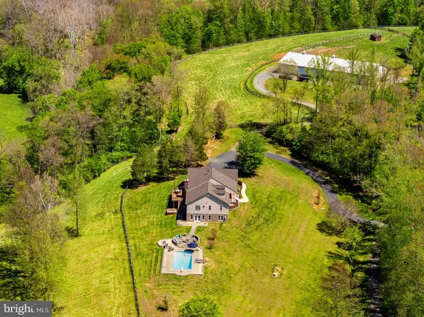 7312 Oak Ln, Marshall, VA 20115