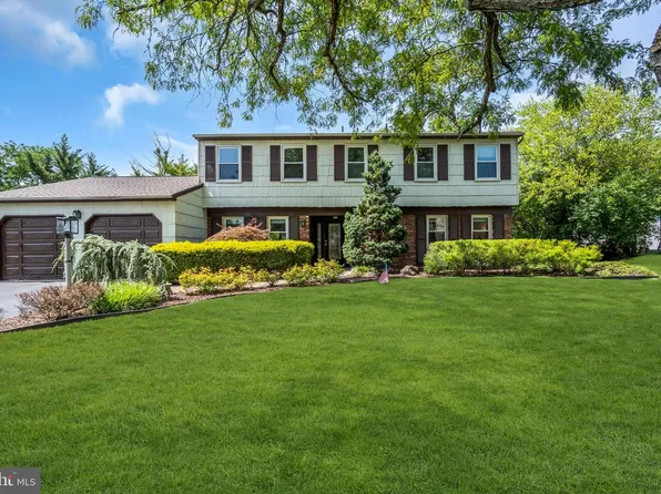 4 Dennison Pl, Plainsboro, NJ 08536