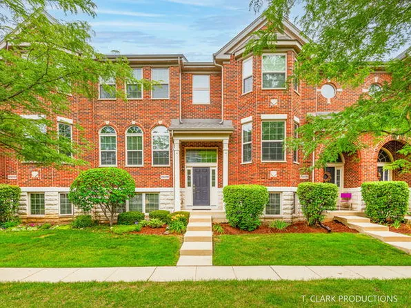 27W739 N Meadowview Dr, Winfield, IL 60190