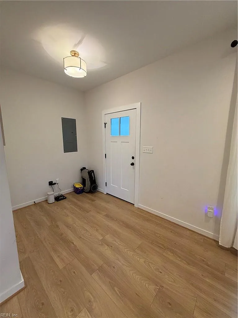 3 bed, 2.5 bath, 1724 sqft, $2,900 — Photo 4
