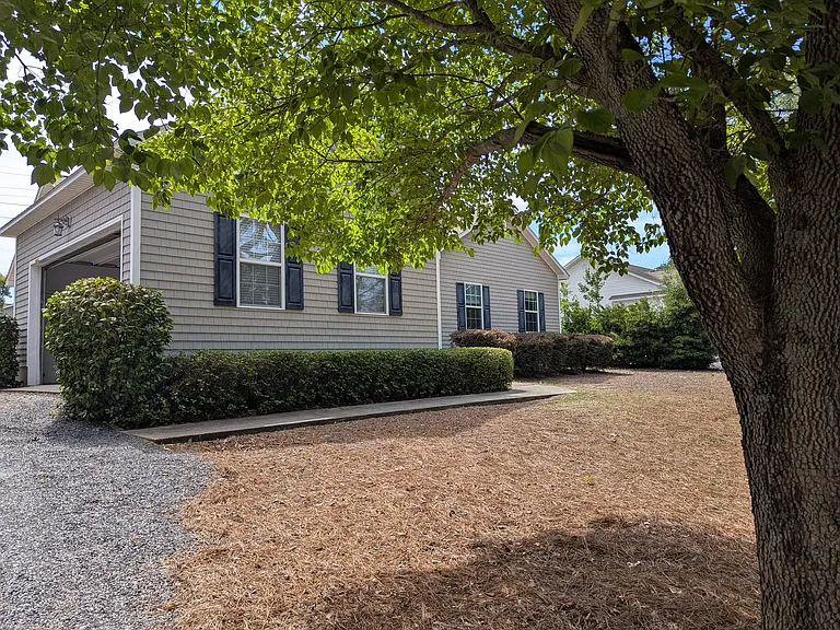 1265 Burning Tree Rd — Photo 2