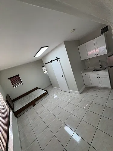 721 NW 12th Ct Photo 1