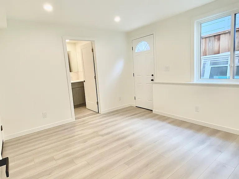 908 Vienna St — Photo 6