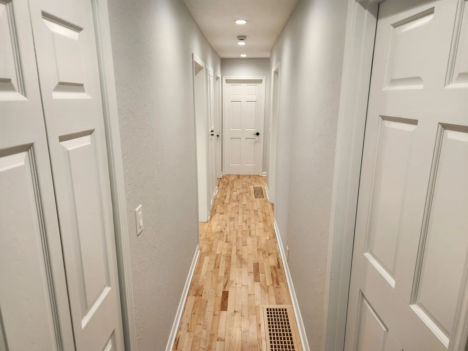3 bed, 904 sqft, $2,200 — Photo 4