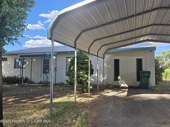 3rd image of 830 Baird Cir
