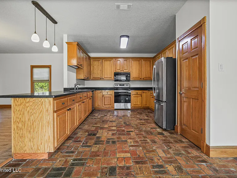 15301 Parker Rd — Photo 11