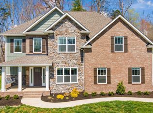 104 Mistletoeberry Rd, Oak Ridge, TN 37830