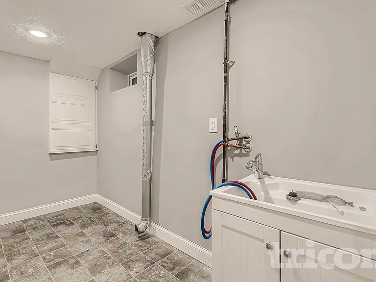 7020 Winsdale St N — Photo 17