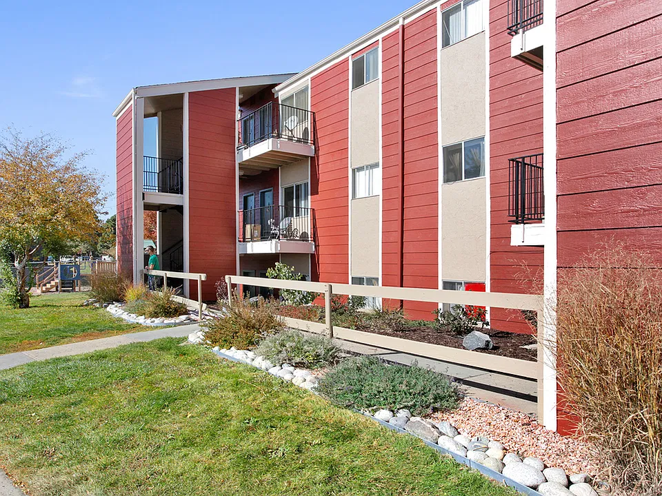 SUNRIDGE APARTMENT HOMES