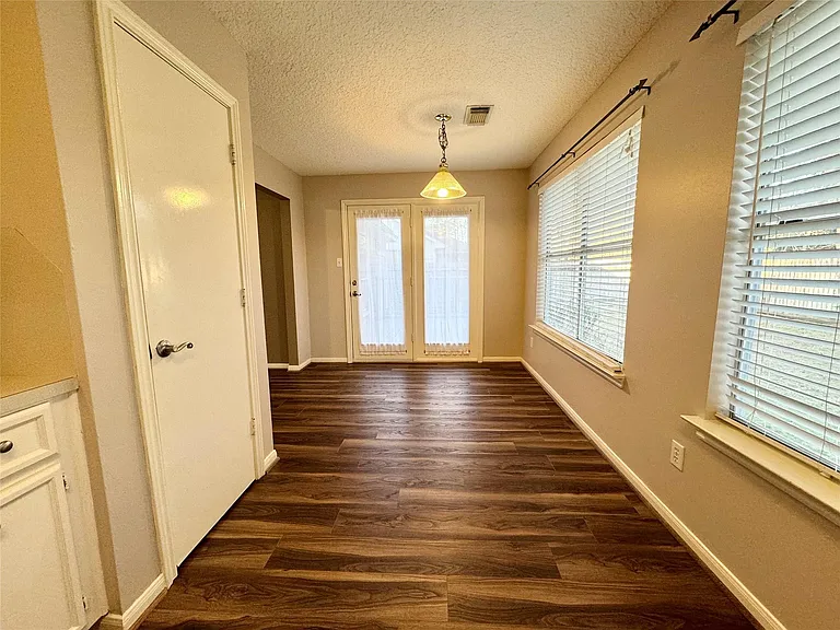 4006 Hunnington Dr — Photo 18