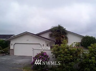 417 100 Avenue NE photo 1