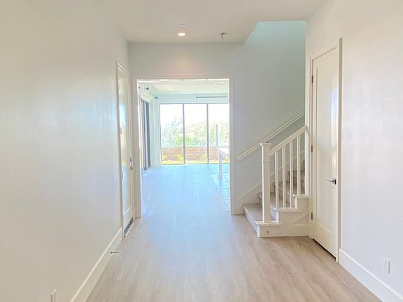 3rd image of 153 Summerland