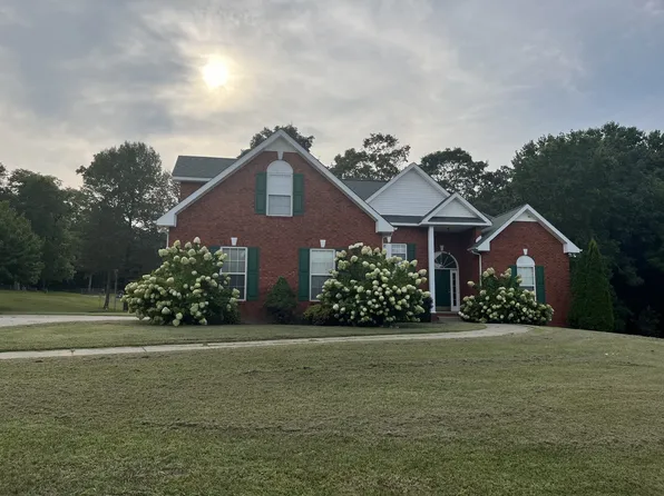 107 Rustling Oaks Ct, Pleasant View, TN 37146