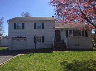 17 Grove Pl, Whippany, NJ 07981