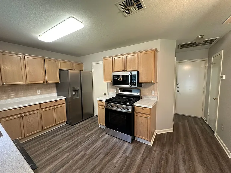 1917 White Oak Cir — Photo 10