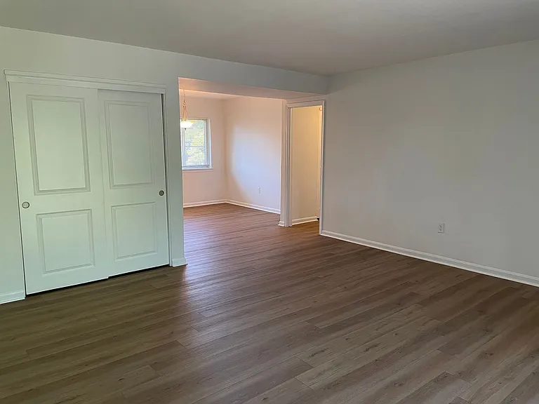 Brooke Court Apartments — Photo 3