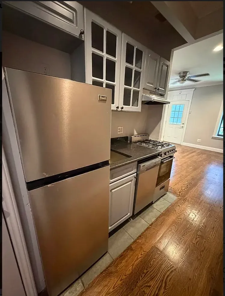 340 E 18th St — Photo 2