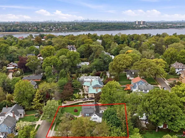 319 38th Road, Douglaston, NY 11363