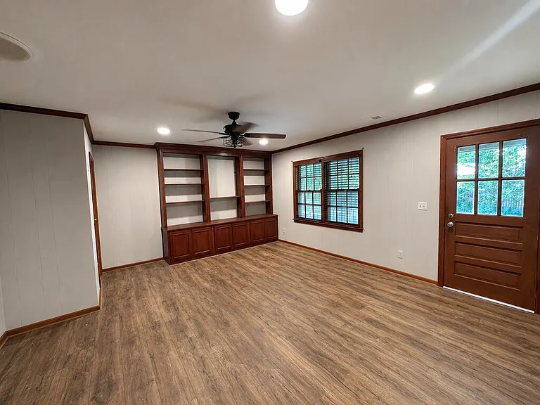 1915 Coventry Dr — Photo 12