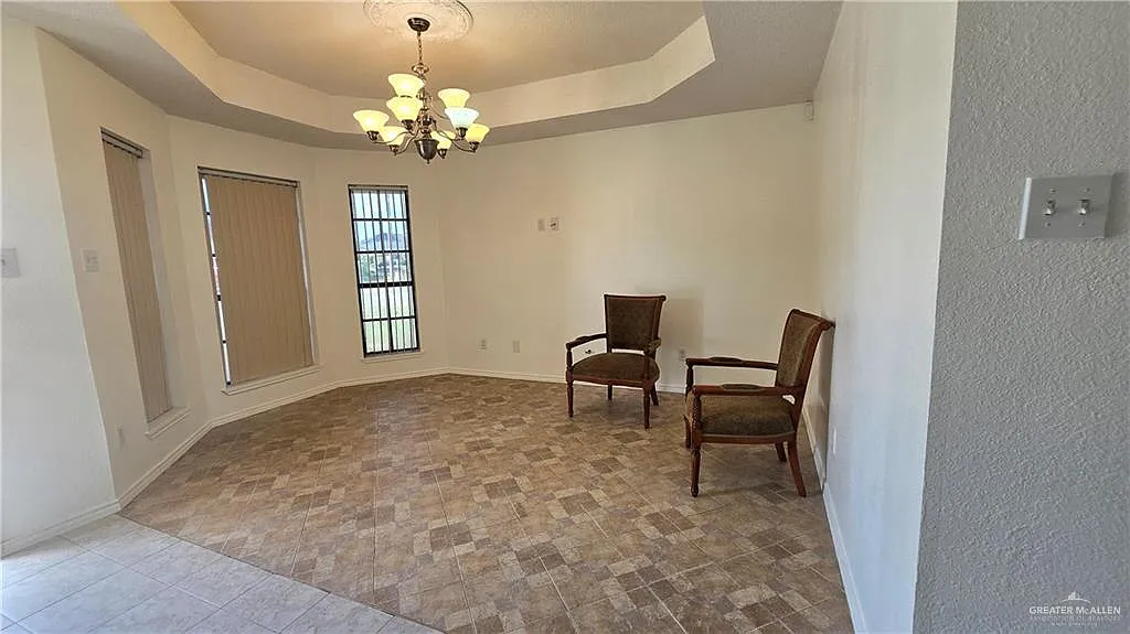 3 bed, 3.0 bath, 2589 sqft, $1,500 — Photo 2