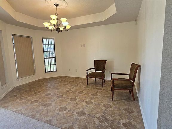 2nd image of 809 E Azalea Ave