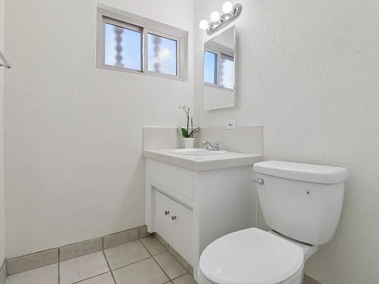 La Jollan Townhomes — Photo 14