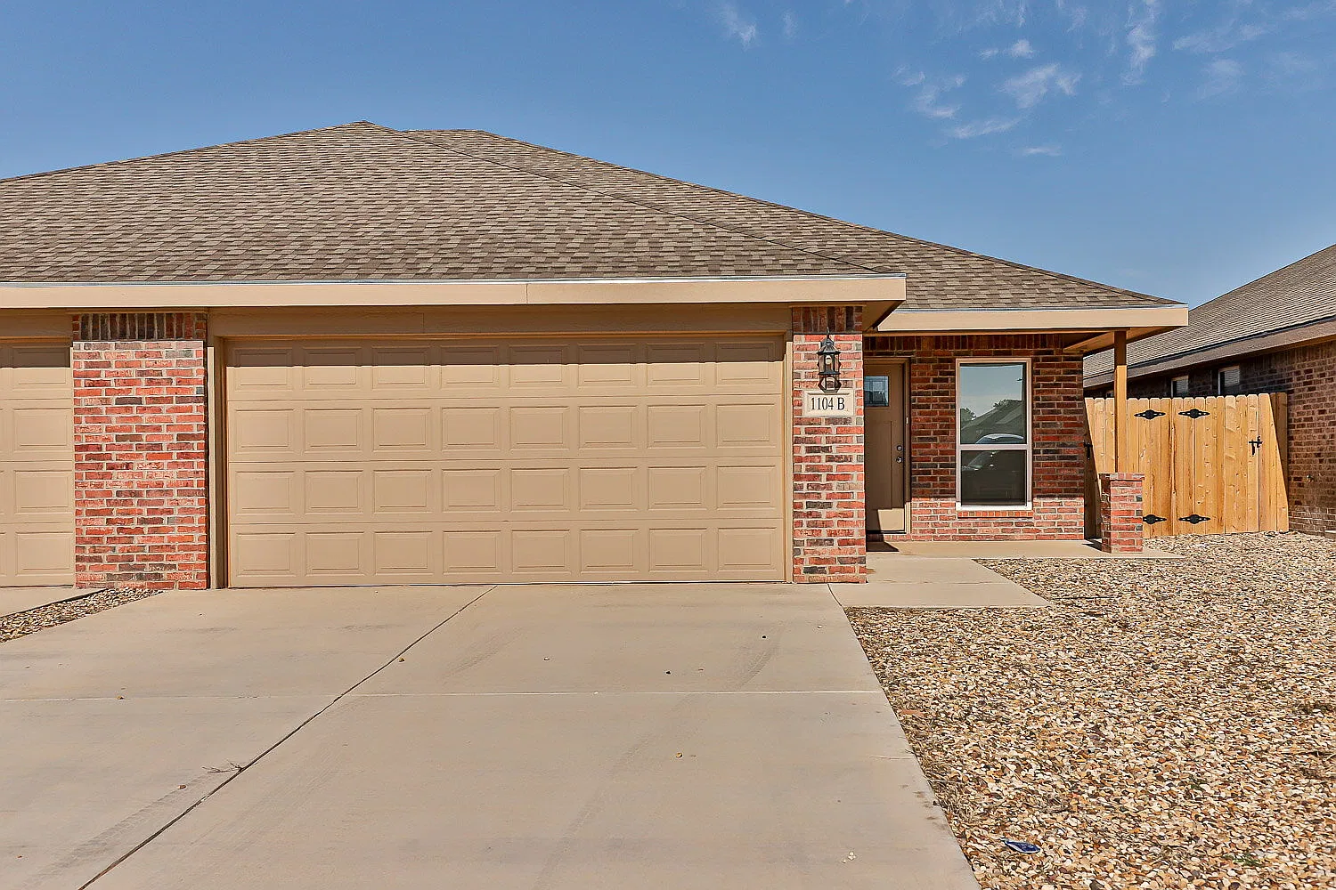 3 bed, 2.0 bath, 1435 sqft, $1,350 — Photo 1