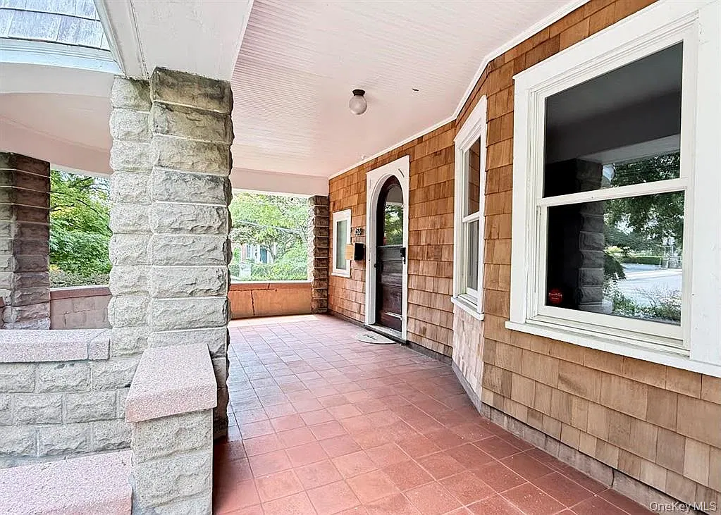 4 bed, 2400 sqft, $10,000 — Photo 3