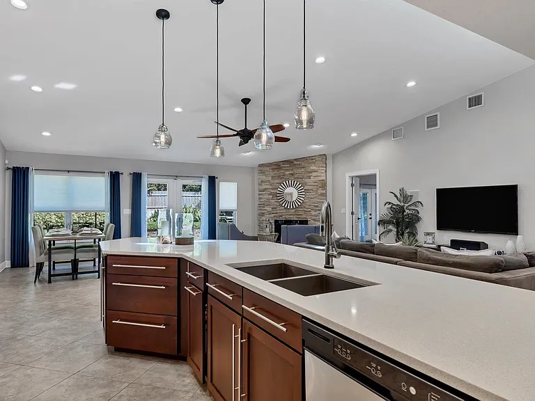 113 Harbor View Ln — Photo 15