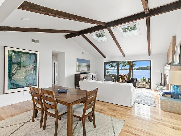 33 Bluff Point Rd — Photo 3