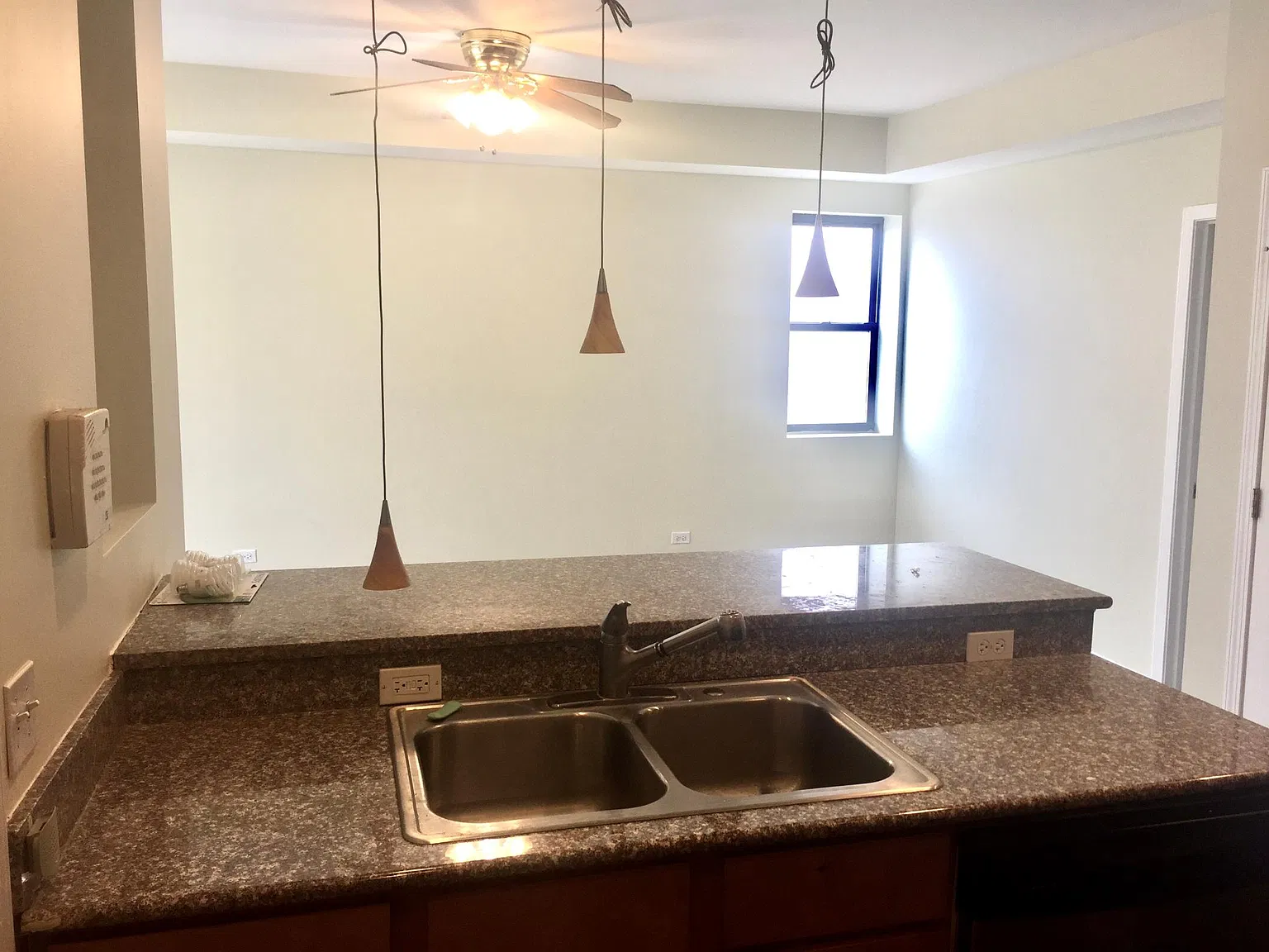 2 bed, 1000 sqft, $2,000 — Photo 4