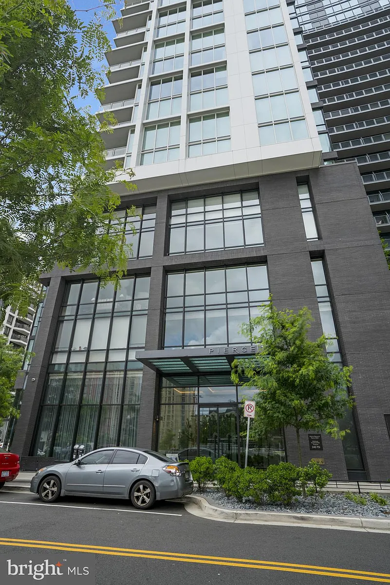 Building Photo - 1781 N Pierce St #406