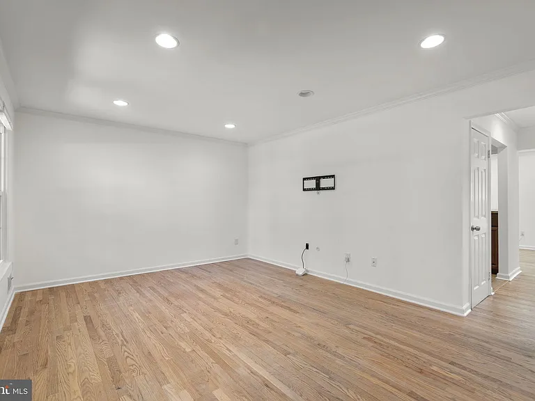 2407 Alsop Ct — Photo 5