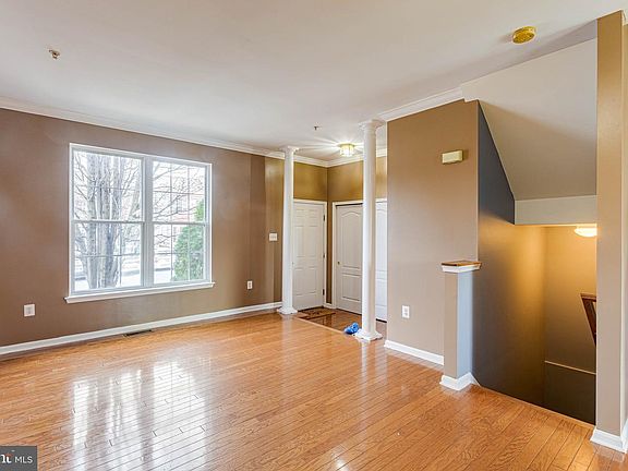3rd image of 217 Mary Jane Ln