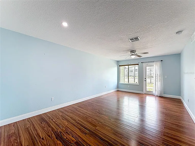 2260 Grenwich Ave #2260 — Photo 10
