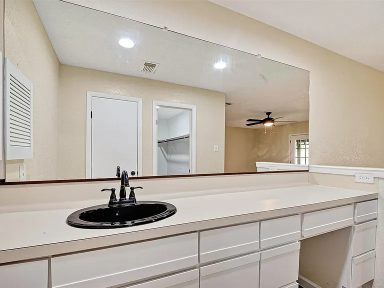 711 Leicester Ln — Photo 31