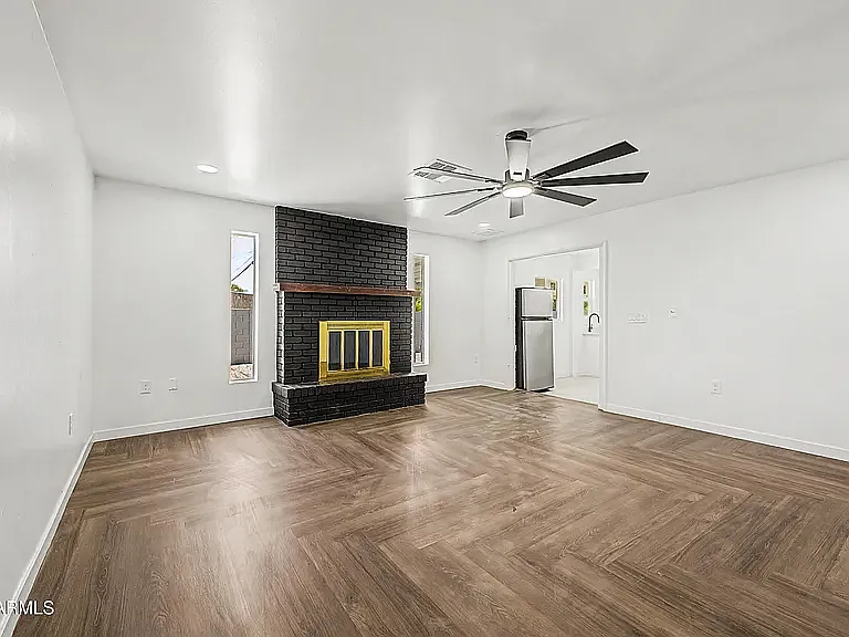 1 bed, 700 sqft, $1,300 — Photo 2
