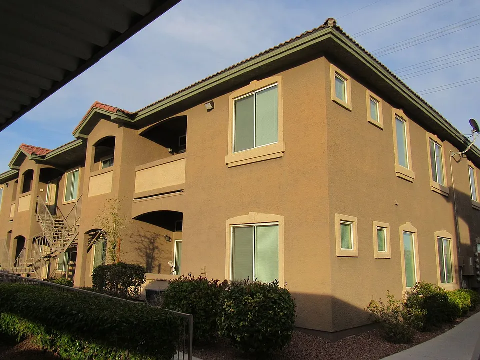 3504 Desert Cliff St #202