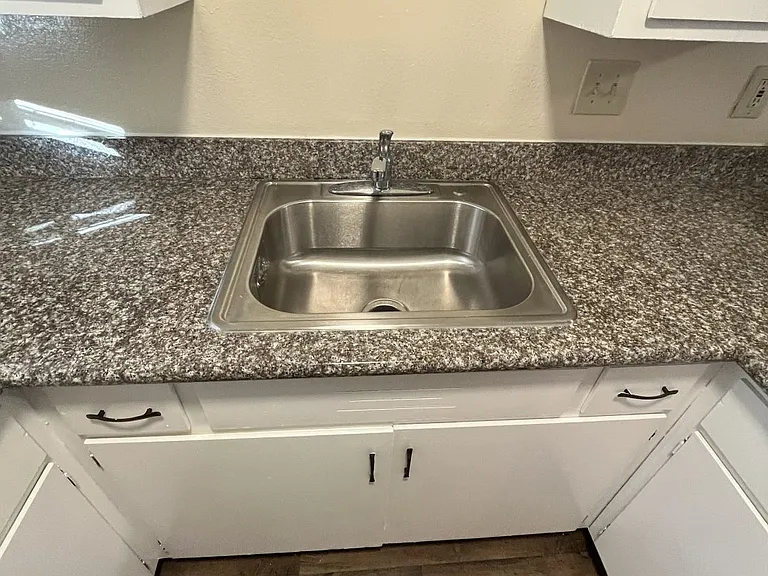 105 Rule Ct — Photo 7