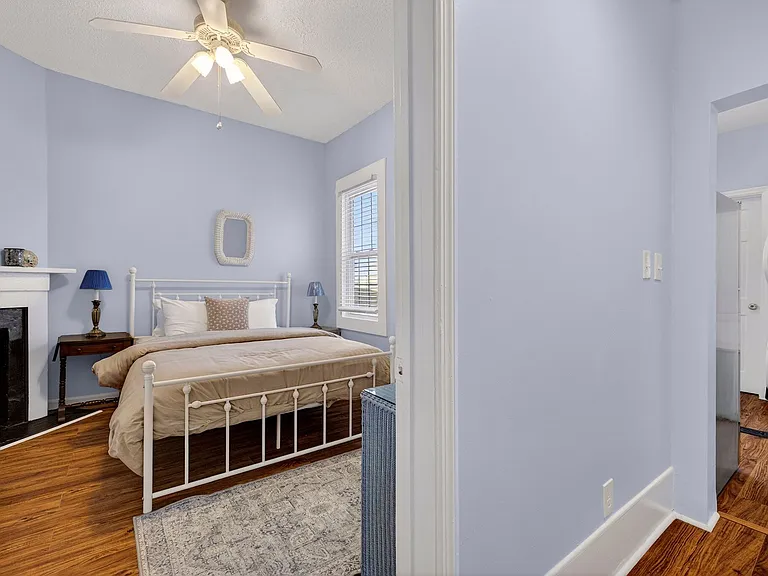 534 E Gordon Ln — Photo 15