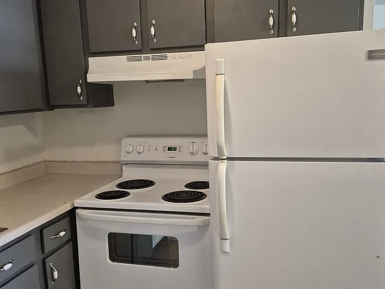 5030 El Camino Dr #13 — Photo 4