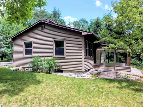 3602 S Winn Rd, Mt Pleasant, MI 48858
